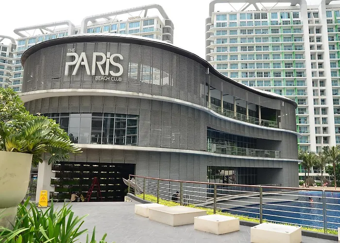 Azure Urban Residences Aparthotel 2*